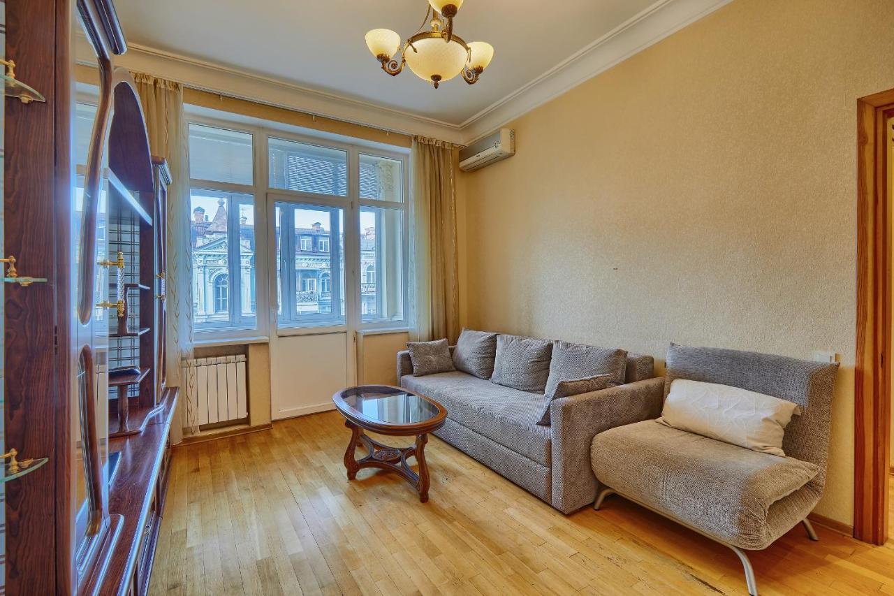 Apartment Near Lva Tolstoho Square Kyiv Exterior photo